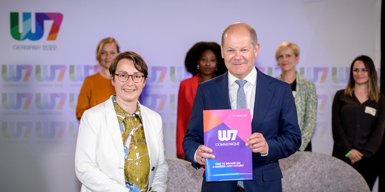 Olaf Scholz bei der W7 Summit