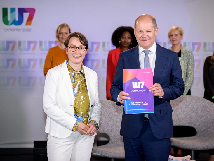 Olaf Scholz bei der W7 Summit