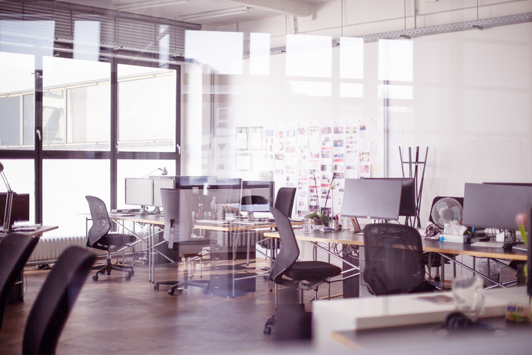 Offenen Arbeitsumgebung im Büro einer Digitalagentur.