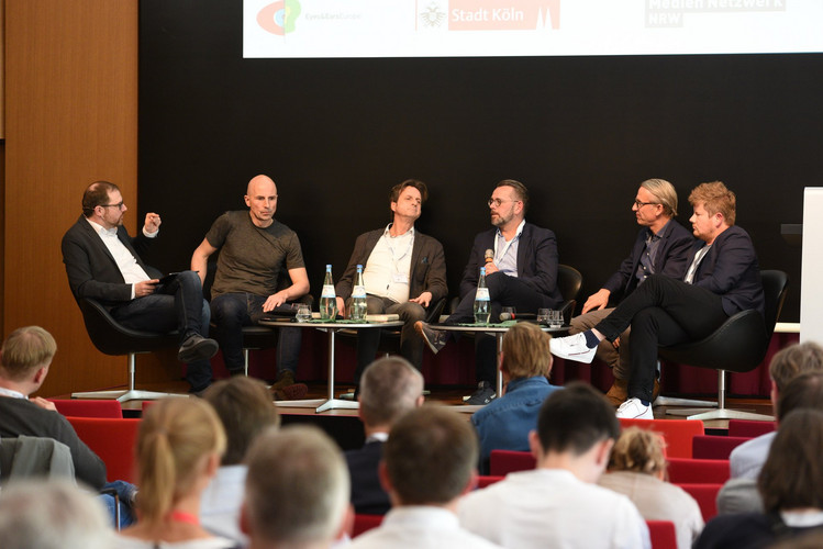  Armin Berger bei einer Podiumsdiskussion zum Thema Storytelling